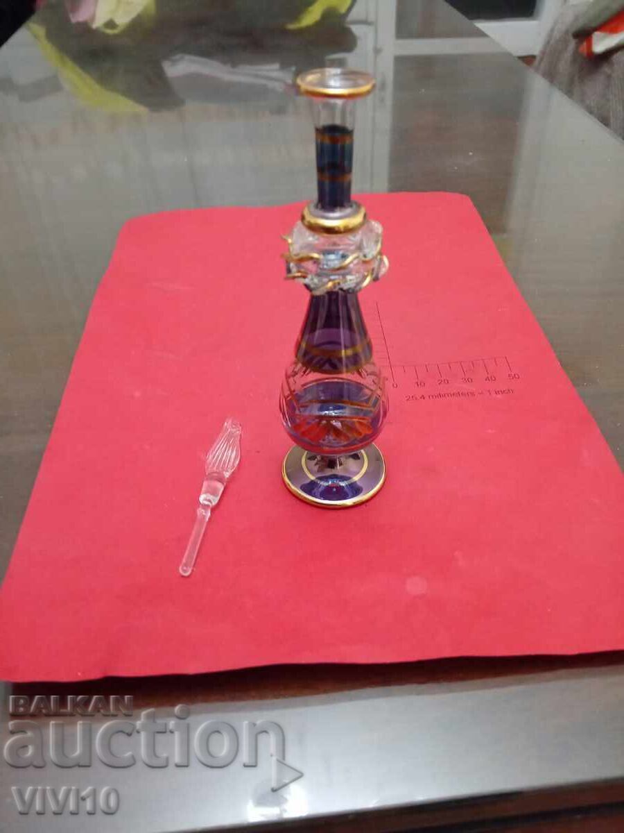 Sticluță de parfum veche, Aurită cu preț € 20.00 | 39.12 BGN Sticluță de parfum veche, Aurită cu preț € 20.00 | 39.12 BGN