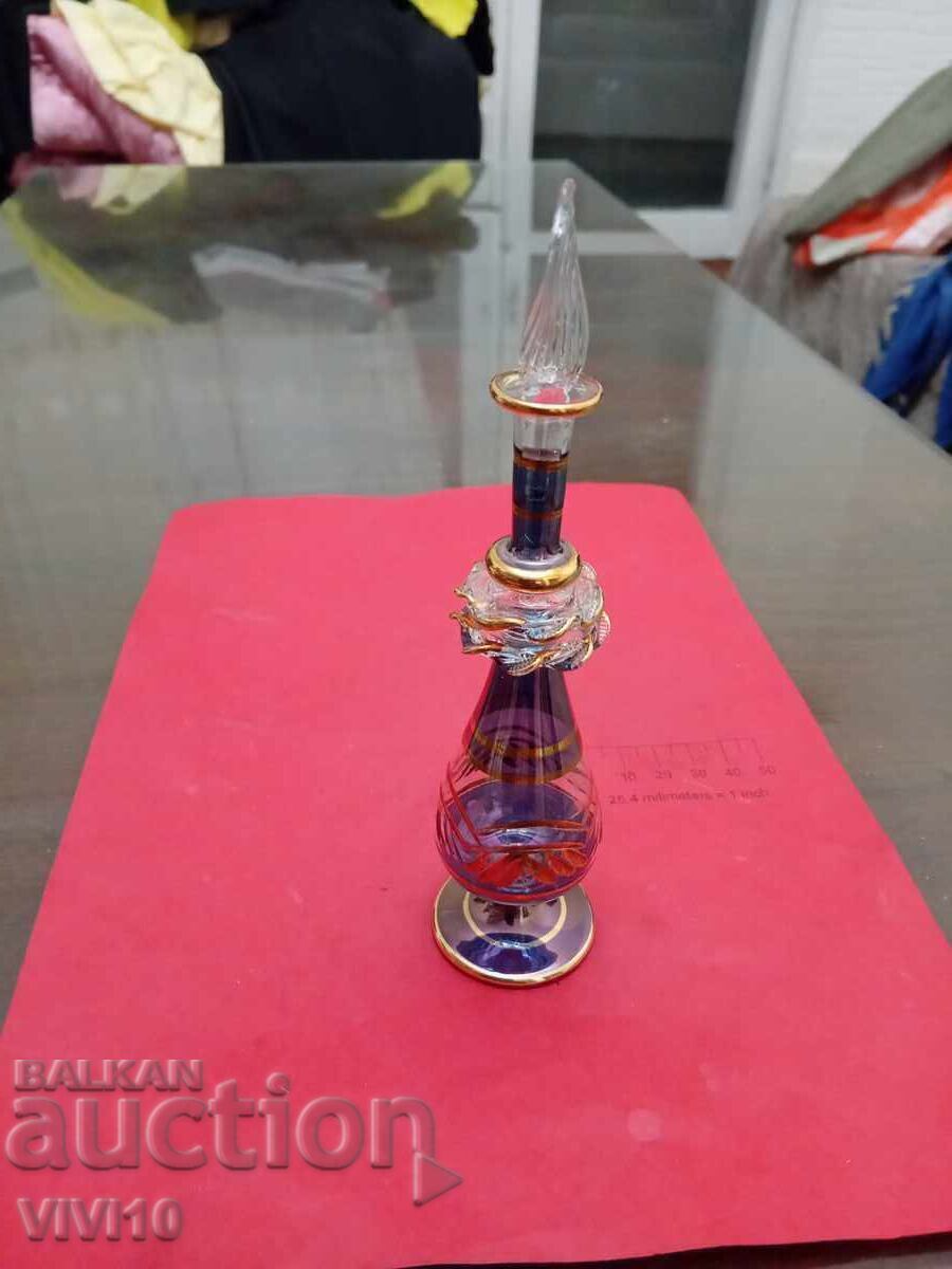 Sticluță de parfum veche, Aurită