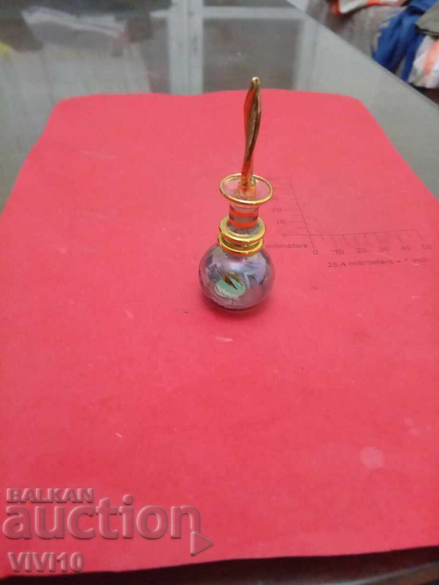 Sticluță de parfum veche, Aurită cu preț € 20.00 | 39.12 BGN