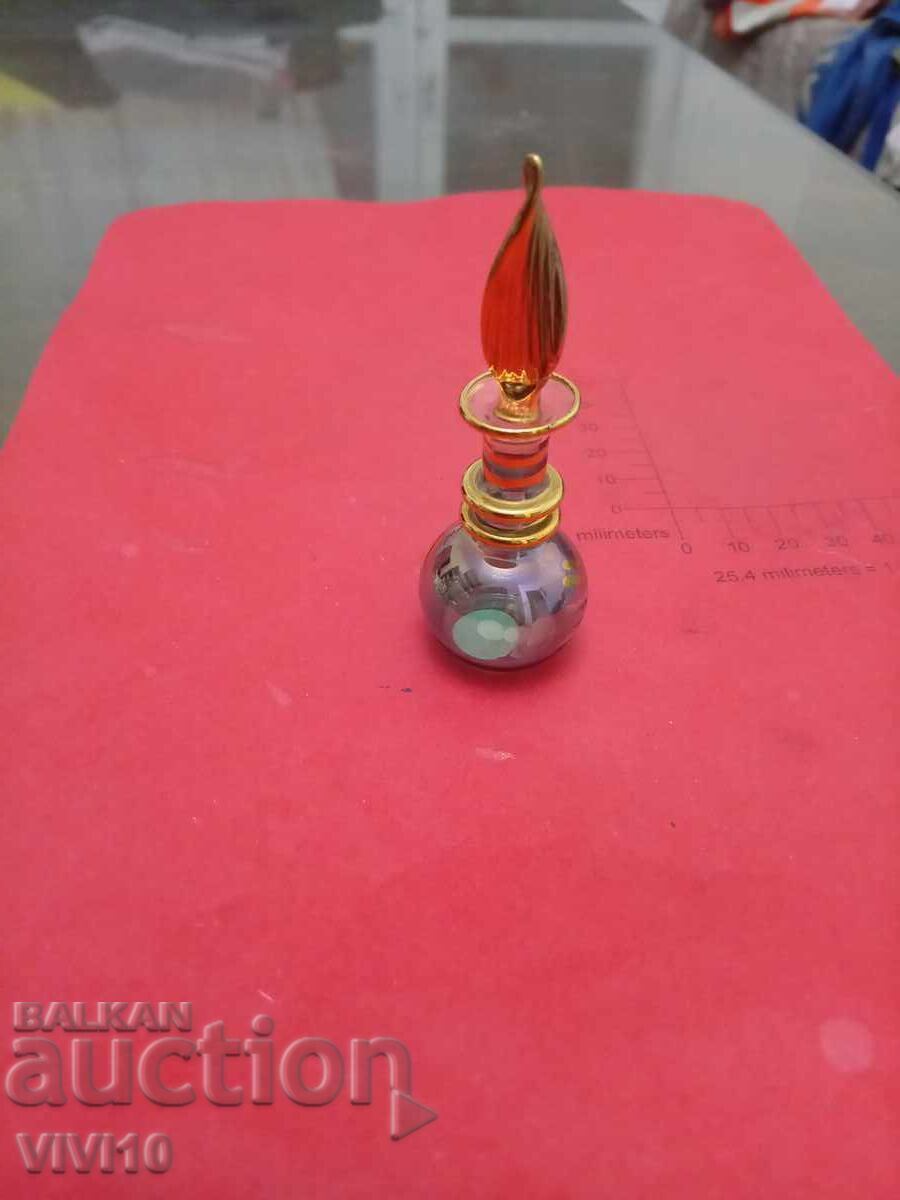 Sticluță de parfum veche, Aurită