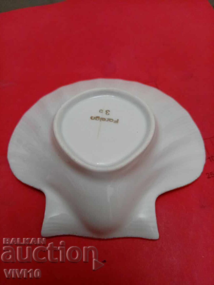 Antique plate, shell, Gilding with price € 15.00 | 29.34 BGN Antique plate, shell, Gilding with price € 15.00 | 29.34 BGN