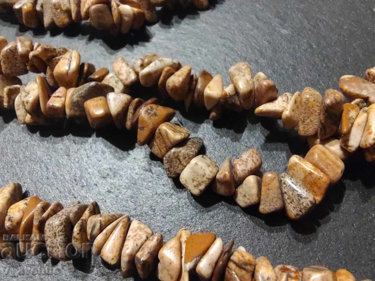 Gerdan, colier, bijuterie, piatră naturală, anii '70 12.08.2025 cu preț 69.00 BGN | € 35.28 Gerdan, colier, bijuterie, piatră naturală, anii '70 12.08.2025 cu preț 69.00 BGN | € 35.28