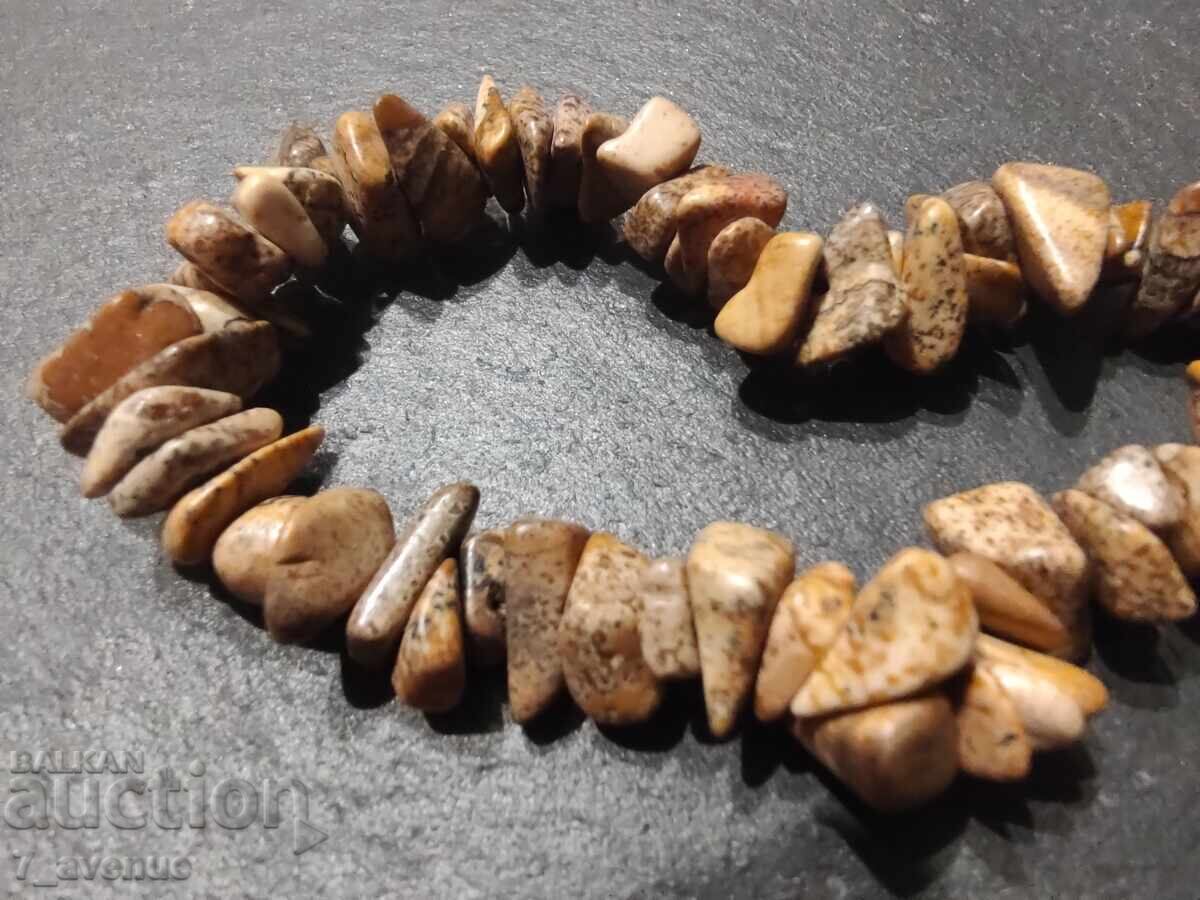 Livrarea Gerdan, colier, bijuterie, piatră naturală, anii '70 12.08.2025 Livrarea Gerdan, colier, bijuterie, piatră naturală, anii '70 12.08.2025