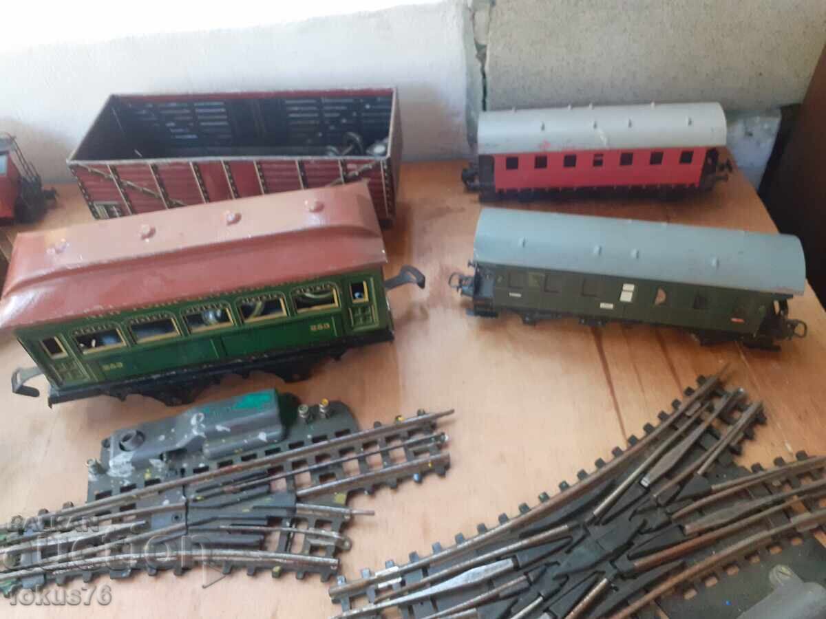 Аукцион Лот части влакче вагони конструктор релси - стара игра