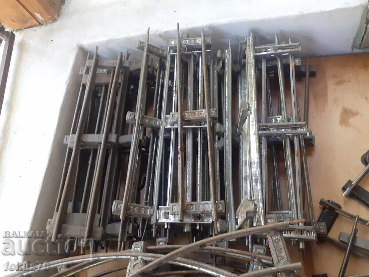 Λοτ τμημάτων τρένου κατασκευαστή μεταλλικών ραγών πίστα - παλιό παιχνίδι με τιμή 99.00 BGN | € 50.62