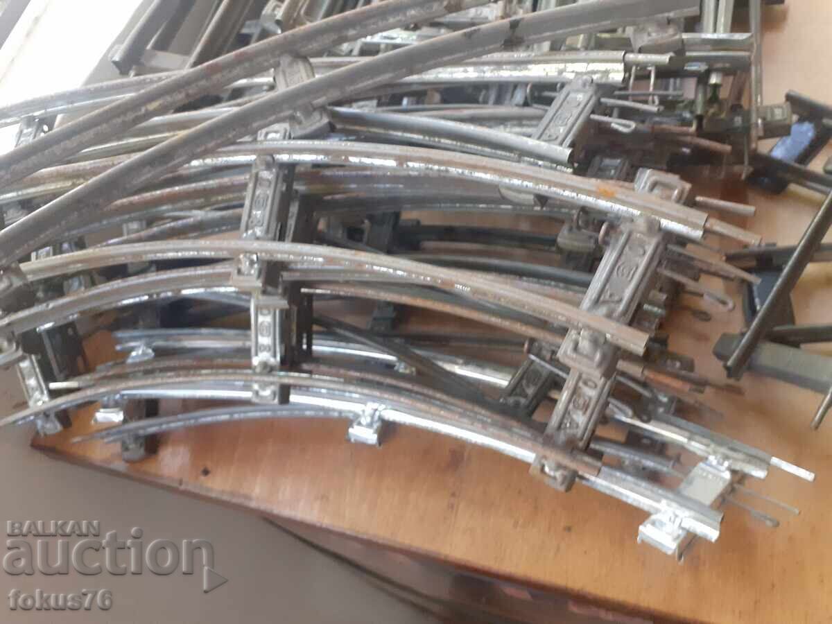 Δημοπρασία Λοτ τμημάτων τρένου κατασκευαστή μεταλλικών ραγών πίστα - παλιό παιχνίδι