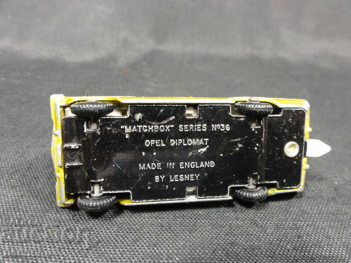 OLD RETRO METAL CAR MATCHBOX ENGLAND OPEL DIPLOMAT - 6 OLD RETRO METAL CAR MATCHBOX ENGLAND OPEL DIPLOMAT - 6