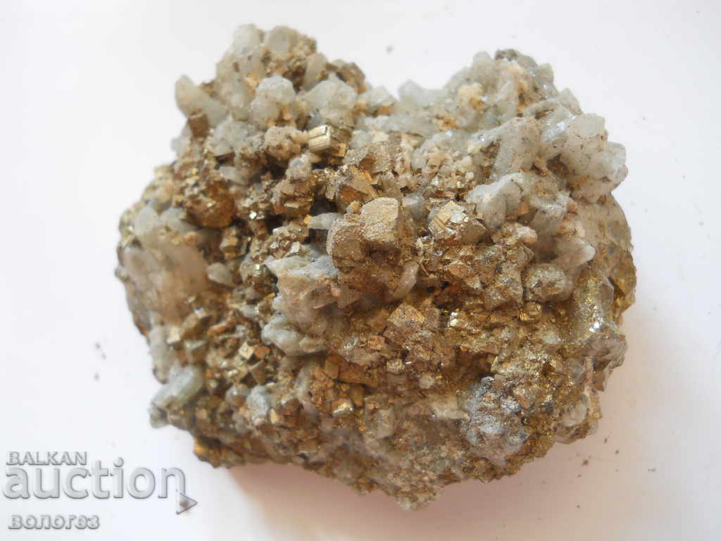 Cristal de munte în pirit cu preț 10.00 BGN | € 5.11