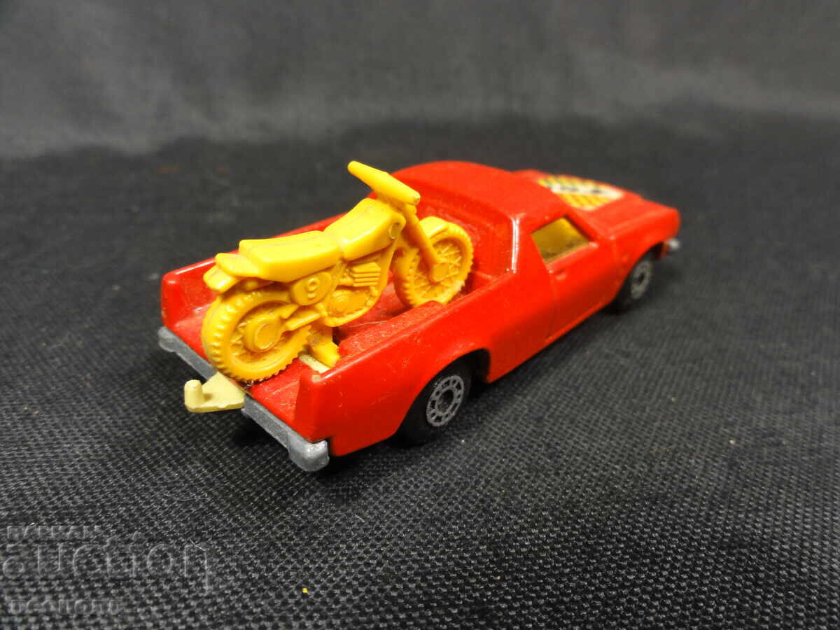 Delivery of OLD RETRO METAL MATCHBOX ENGLAND HOLDEN PICK-UP