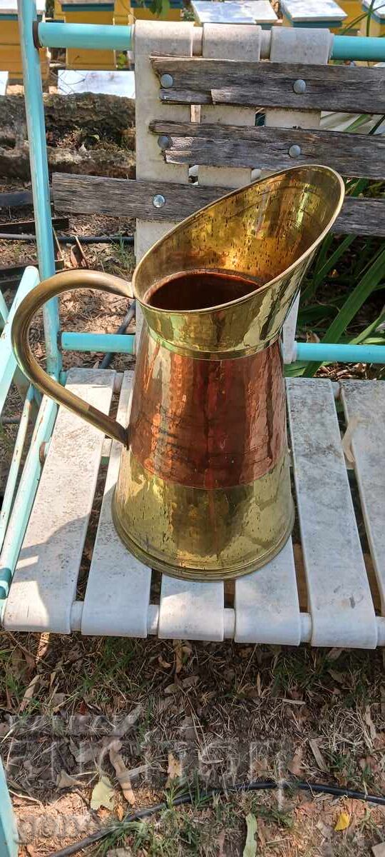 голяма бронзова кана с цена 70.00 лв. | € 35.79