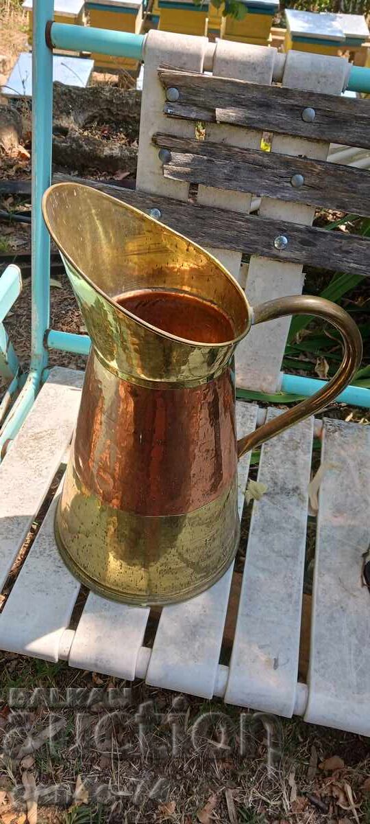 Доставка на голяма бронзова кана