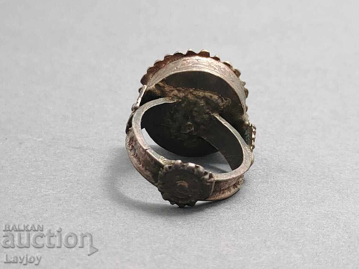 Голям възрожденски сребърен пръстен с цена 120.00 лв. | € 61.36
