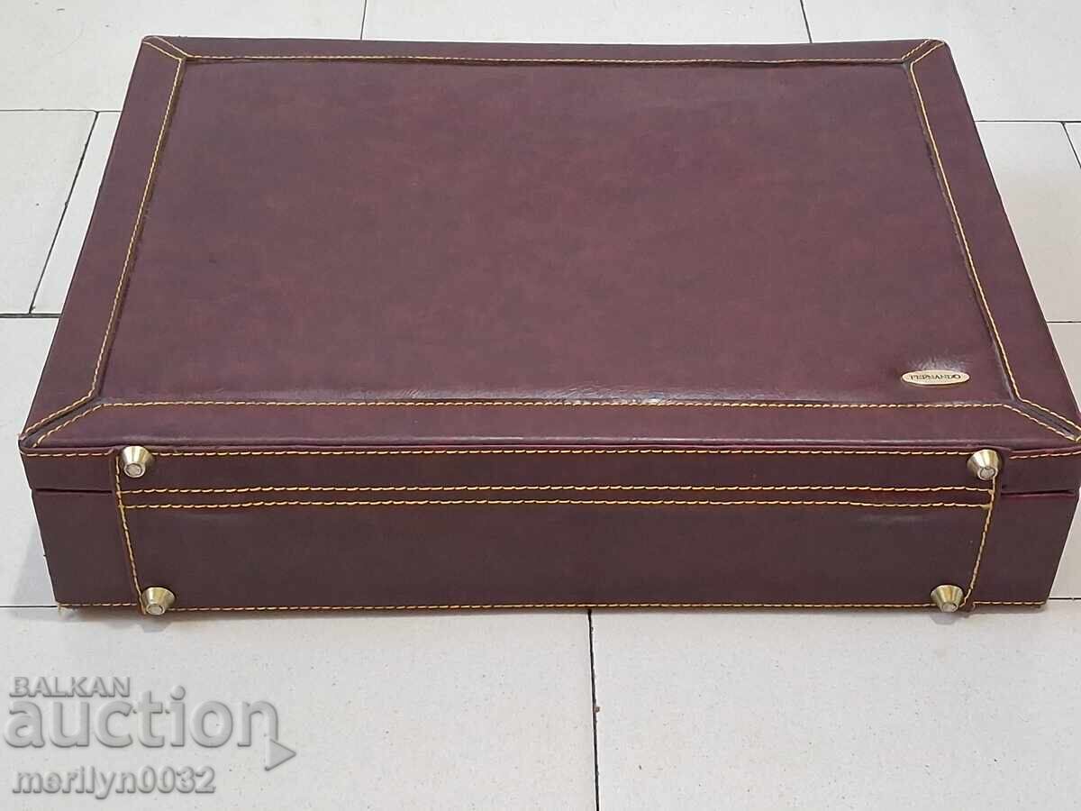 Μαρκόβου βαλίτσα περιορισμένης έκδοσης 80-90s με κωδικό με τιμή 139.90 BGN | € 71.53