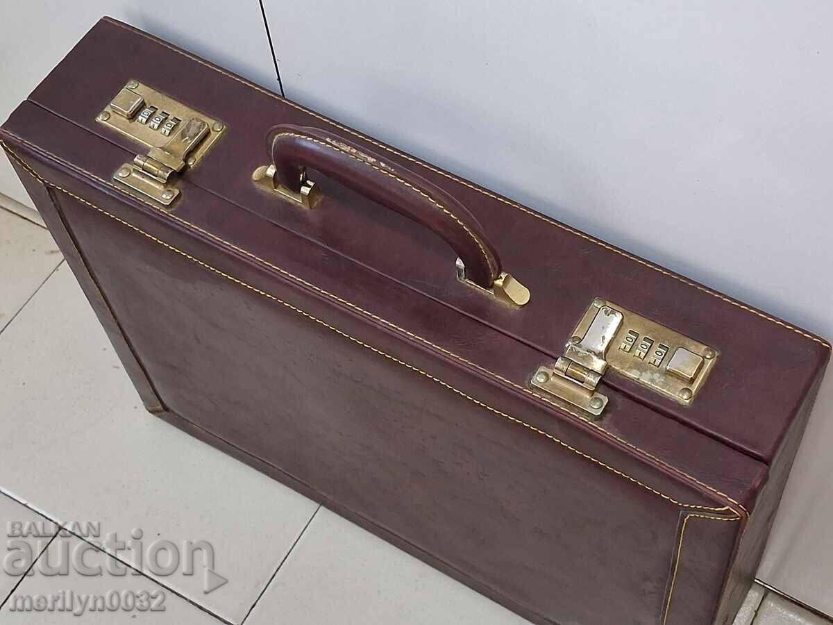 Δημοπρασία Μαρκόβου βαλίτσα περιορισμένης έκδοσης 80-90s με κωδικό