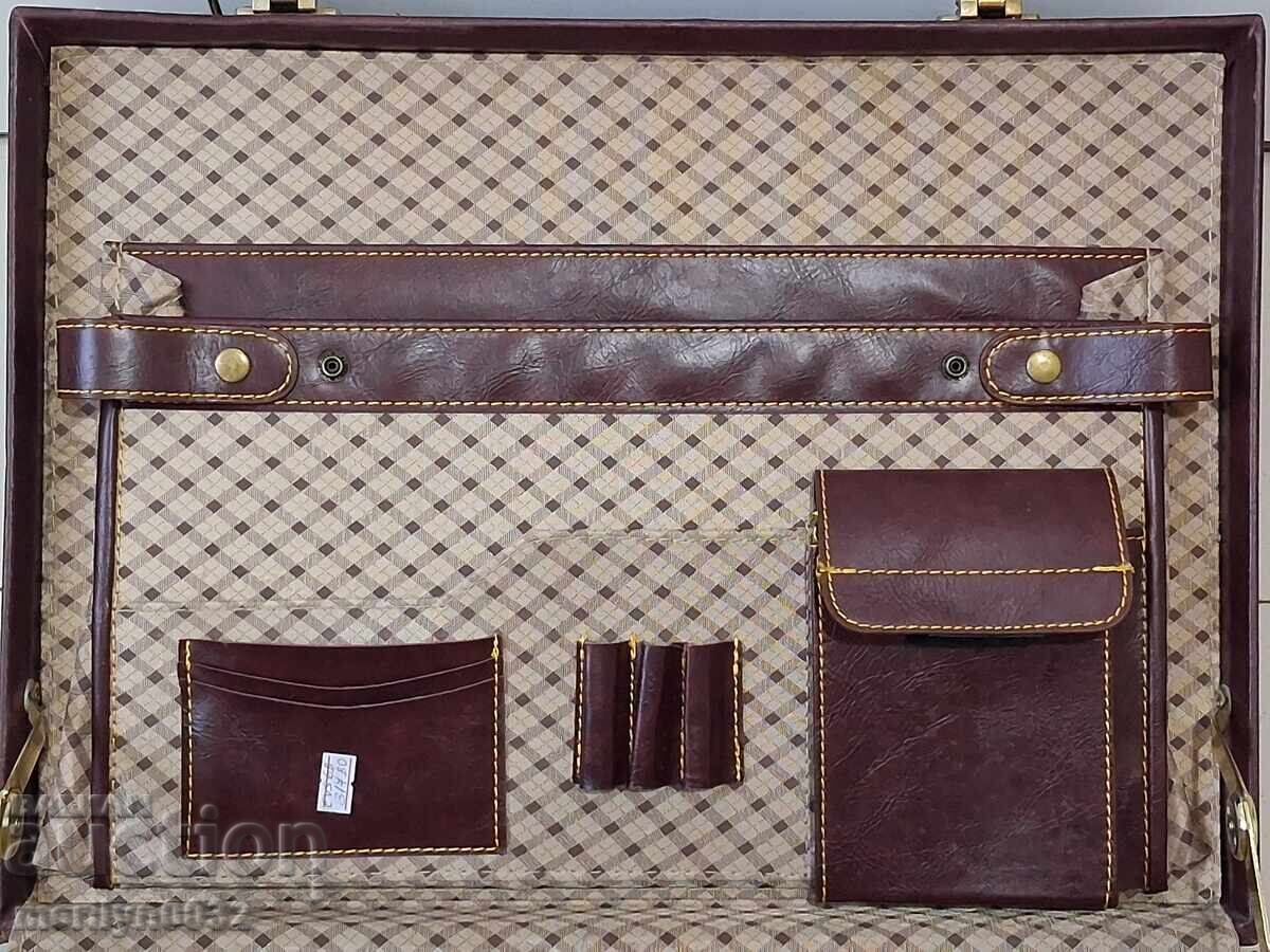 Μαρκόβου βαλίτσα περιορισμένης έκδοσης 80-90s με κωδικό - 6