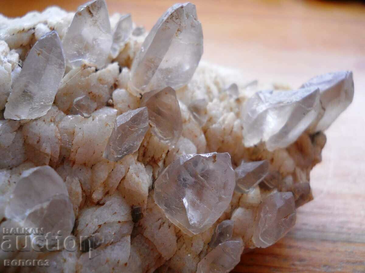 Licitație Cristal de munte în feldspat (druză unică)