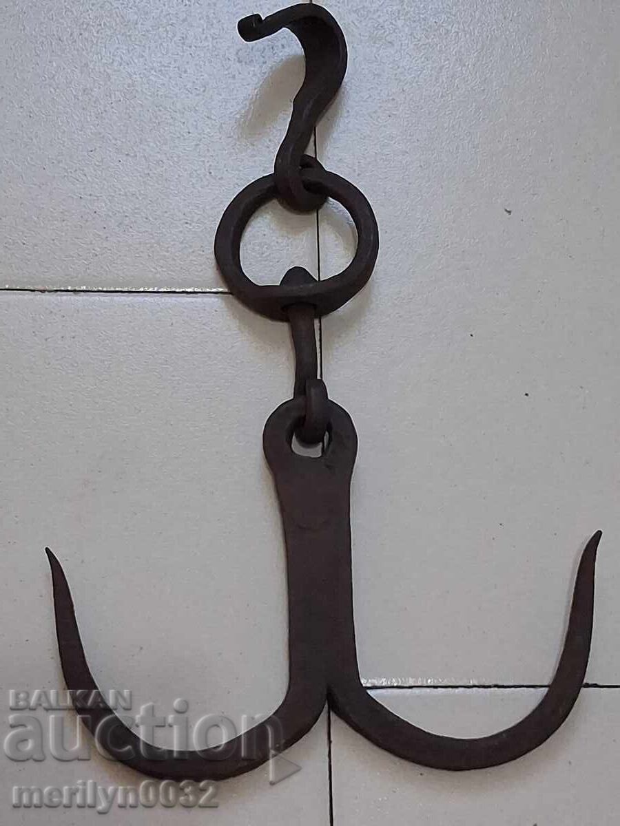 Cârlig antic din fier forjat, cârlig dublu cu preț 45.00 BGN | € 23.01