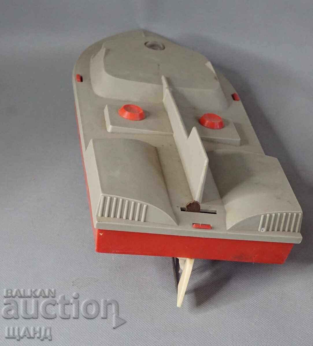 Δημοπρασία Παλιό μεγάλο πλαστικό παιχνίδι μοντέλο μηχανοκίνητης λέμβου