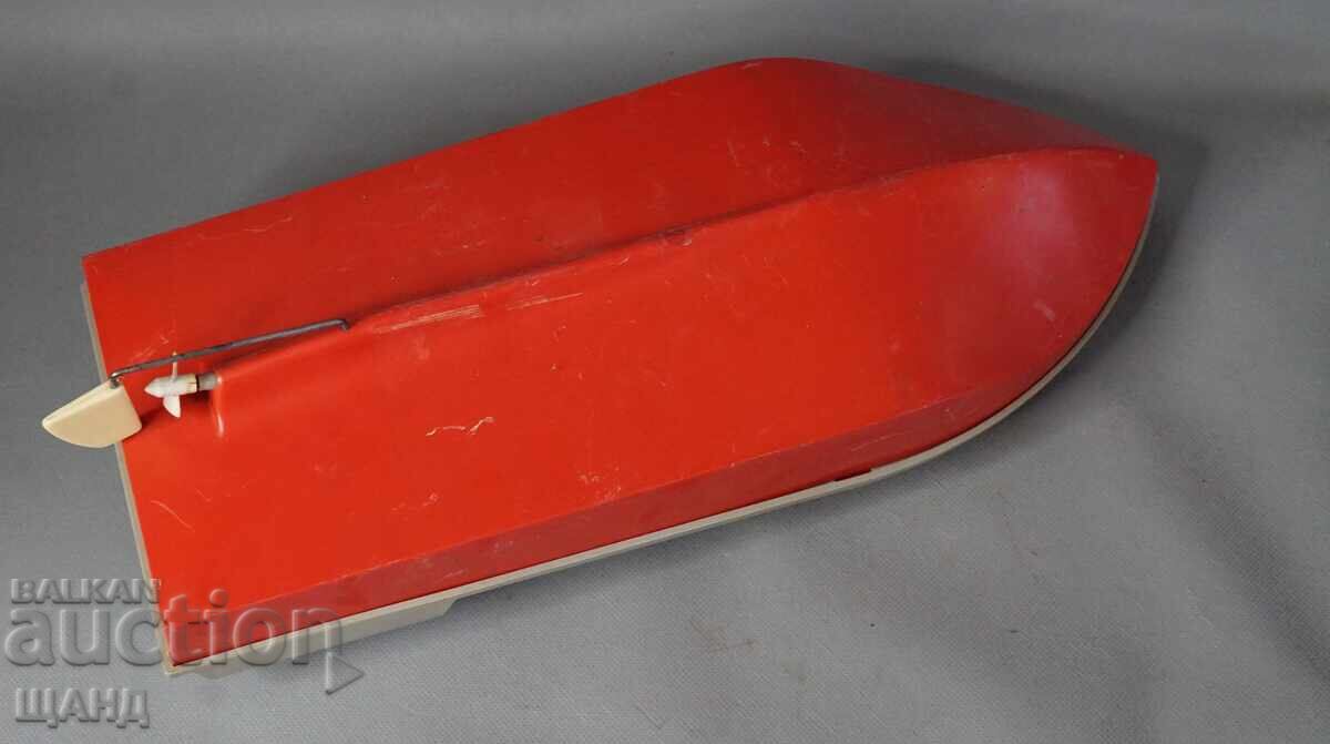 Παράδοση Παλιό μεγάλο πλαστικό παιχνίδι μοντέλο μηχανοκίνητης λέμβου