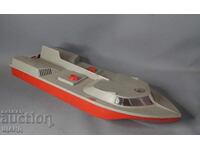 Стара голяма пластмасова играчка  модел моторна лодка