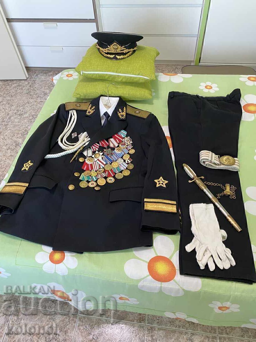 Επίσημη μαύρη στολή υποναυάρχου Επίσημη μαύρη στολή υποναυάρχου