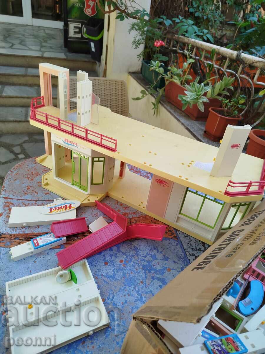 Puzzle pentru copii - Hotel cu preț 25.00 BGN | € 12.78