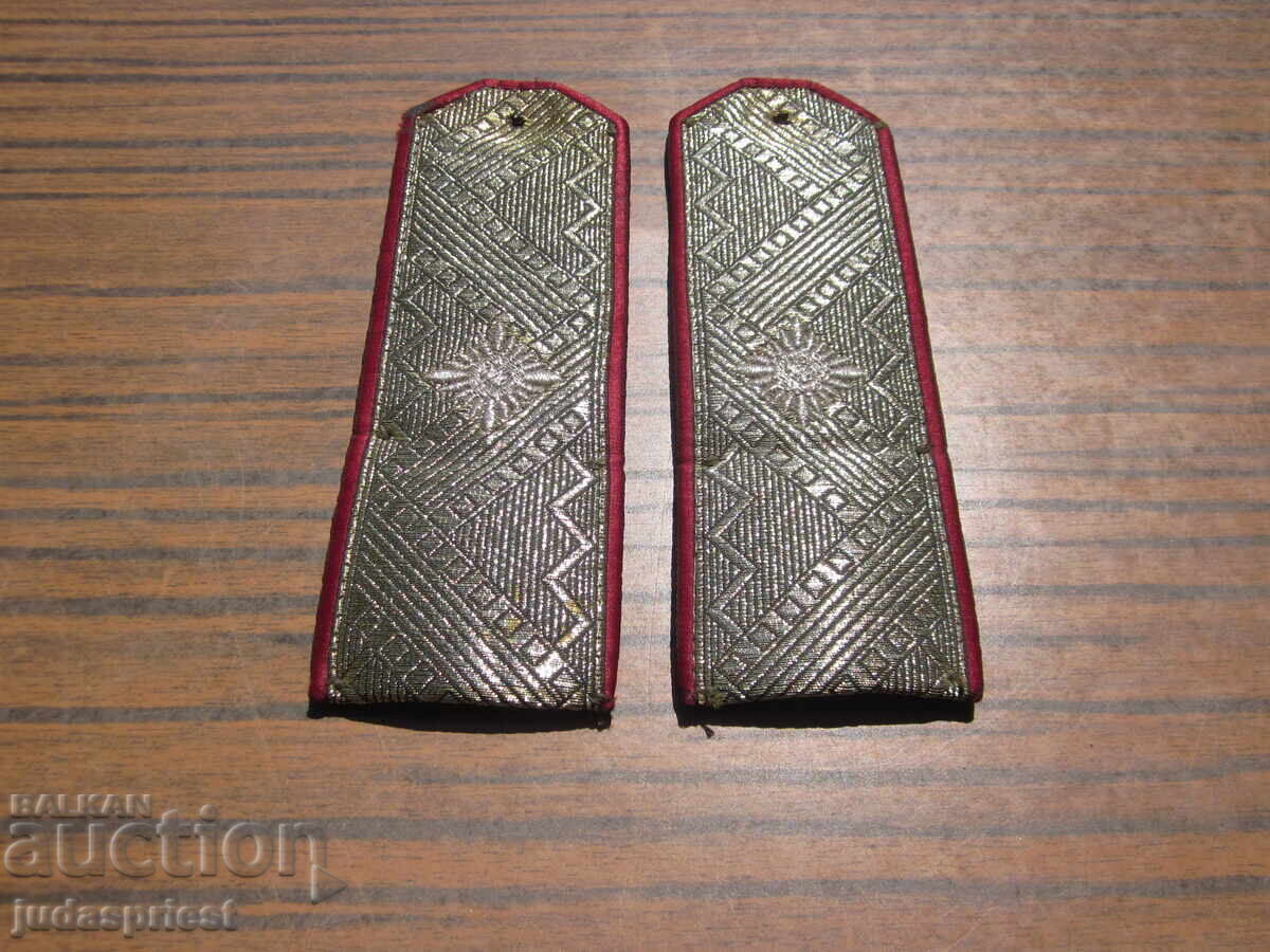 Δημοπρασία Σετ Βουλγαρικών Στρατιωτικών Επιθεμάτων Υποστρατήγου (Γενικού Ταγματάρχη) Δημοπρασία Σετ Βουλγαρικών Στρατιωτικών Επιθεμάτων Υποστρατήγου (Γενικού Ταγματάρχη)