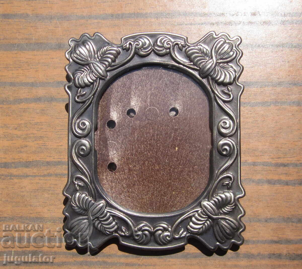 Vernon retro mică ramă foto de masă cu ornamente cu preț € 5.50 | 10.76 BGN