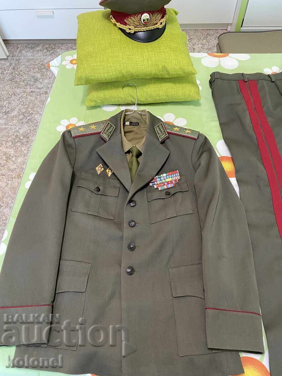 Униформа на ген. Л-т от сухопътни войски /соц/ с цена 1550.00 лв. | € 792.50 Униформа на ген. Л-т от сухопътни войски /соц/ с цена 1550.00 лв. | € 792.50