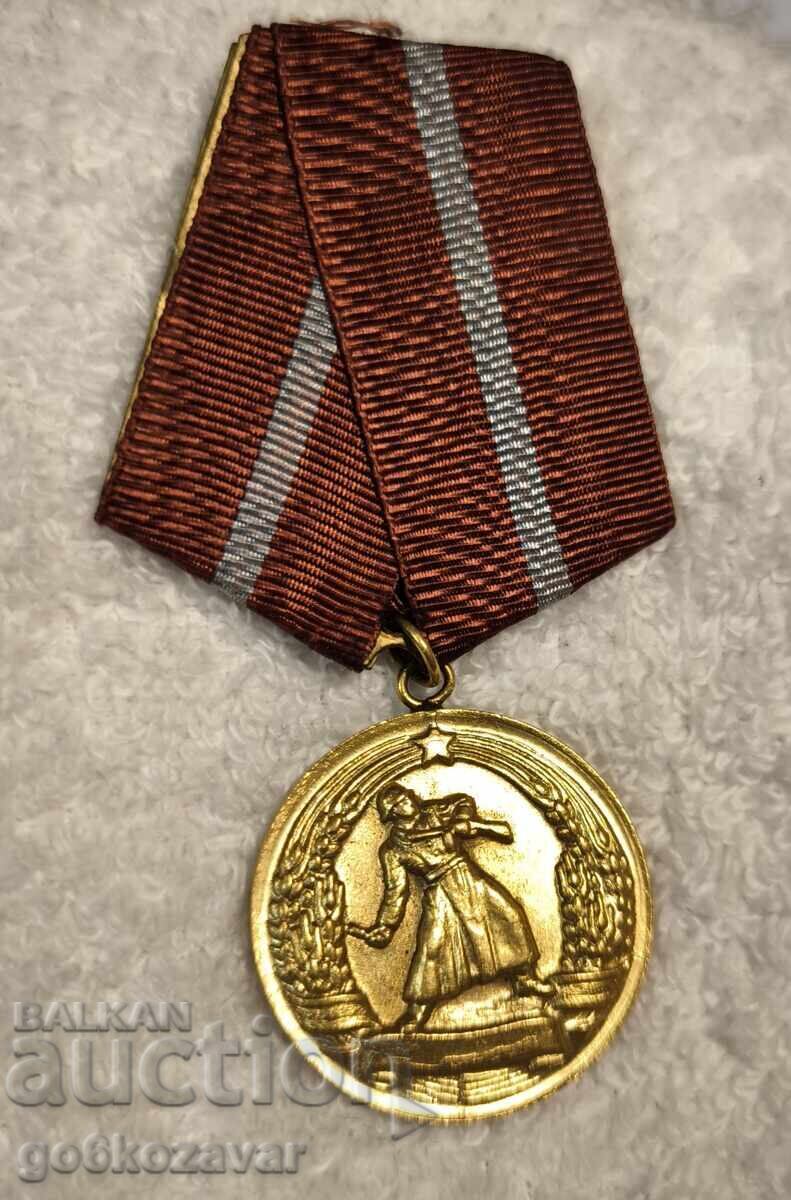 Perfectă medalie militară bulgară pentru merite de luptă! cu preț 9.90 BGN | € 5.06