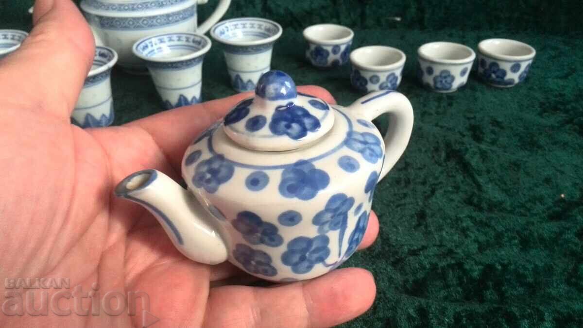 Livrarea Mini ceainice cu cești, set 2 bucăți Livrarea Mini ceainice cu cești, set 2 bucăți