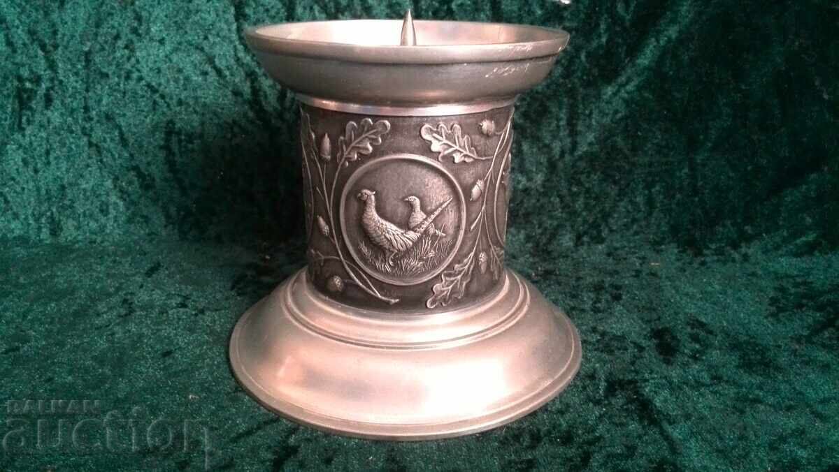 Παράδοση κυνηγετικό κηροπήγιο με θέμα το κυνήγι