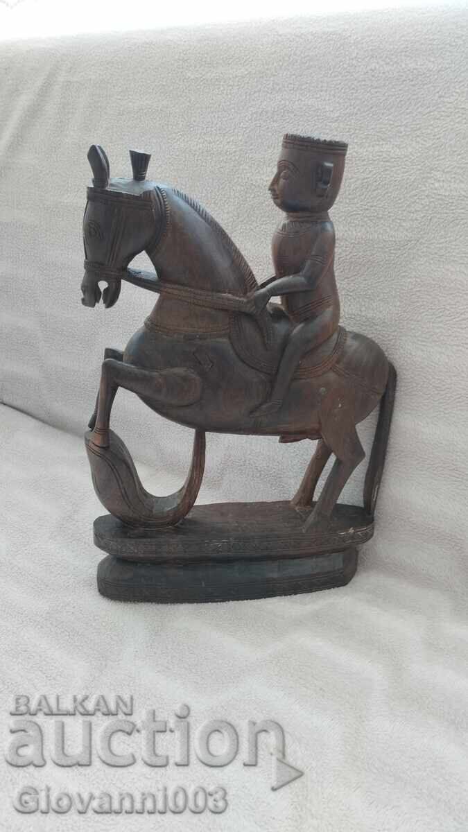 Figurină din lemn - cal cu preț 75.00 BGN | € 38.35