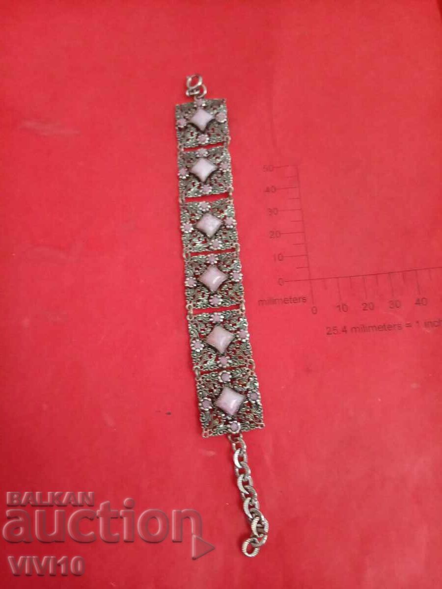 Αρχαίο βραχιόλι με πέτρες