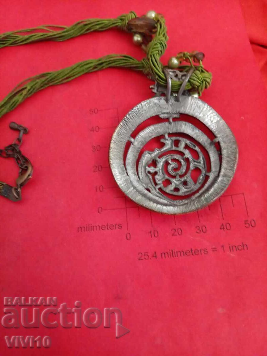 Αρχαίο κολιέ με σμάλτο με τιμή 40.00 BGN | € 20.45 Αρχαίο κολιέ με σμάλτο με τιμή 40.00 BGN | € 20.45