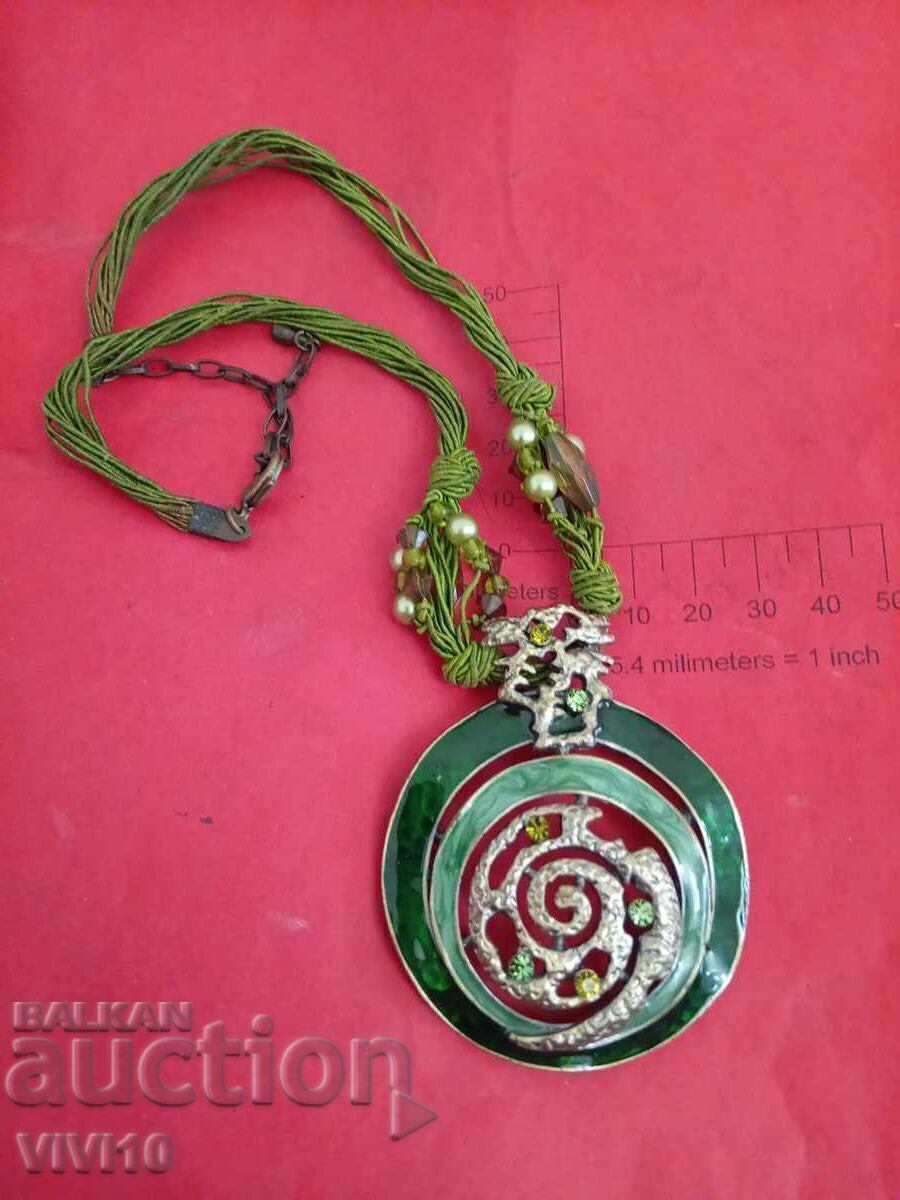 Αρχαίο κολιέ με σμάλτο Αρχαίο κολιέ με σμάλτο