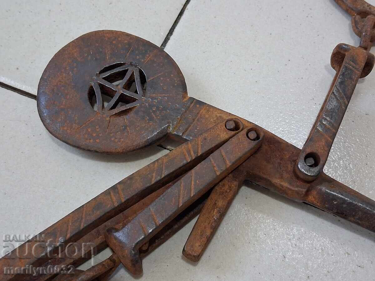 Auction  Bulgarian scale with mace Ottoman Empire weight