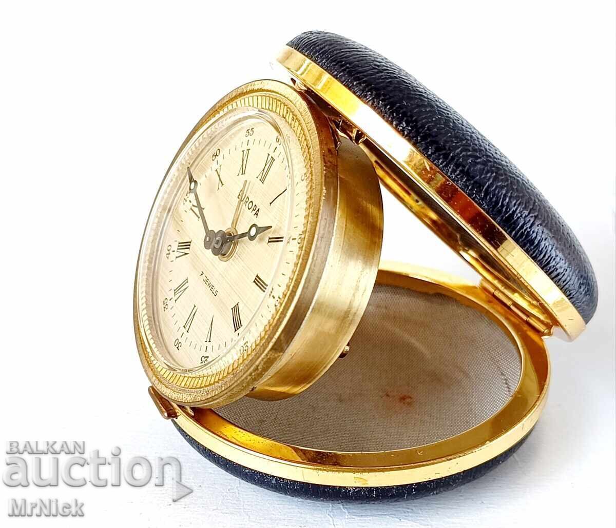 Ceas de turism german - alarmă într-o tabacheră de piele cu preț 70.00 BGN | € 35.79 Ceas de turism german - alarmă într-o tabacheră de piele cu preț 70.00 BGN | € 35.79