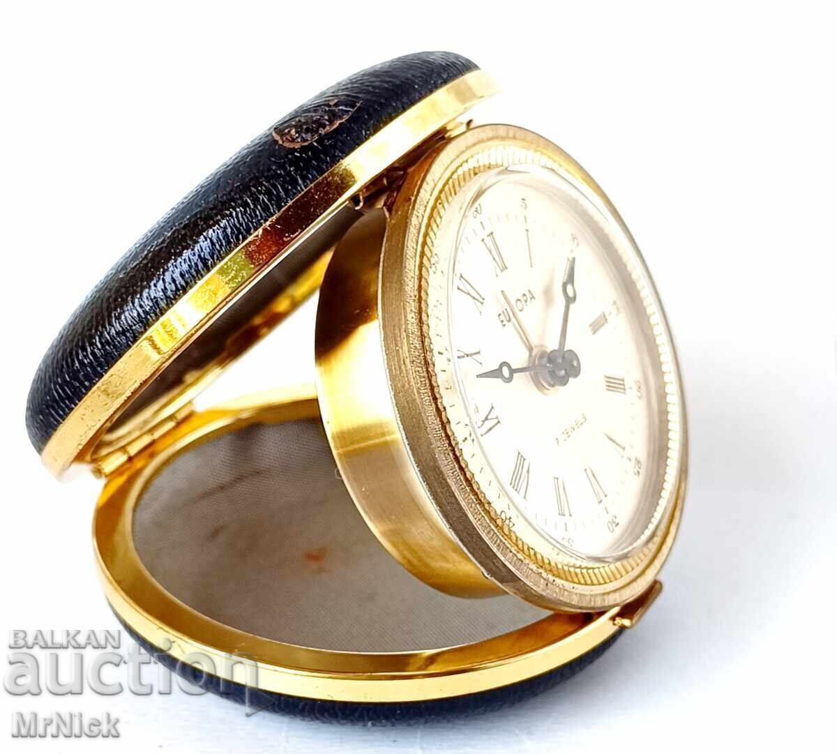 Δημοπρασία Γερμανικό τουριστικό ρολόι-ξυπνητήρι σε δερμάτινη ταμπακέρα