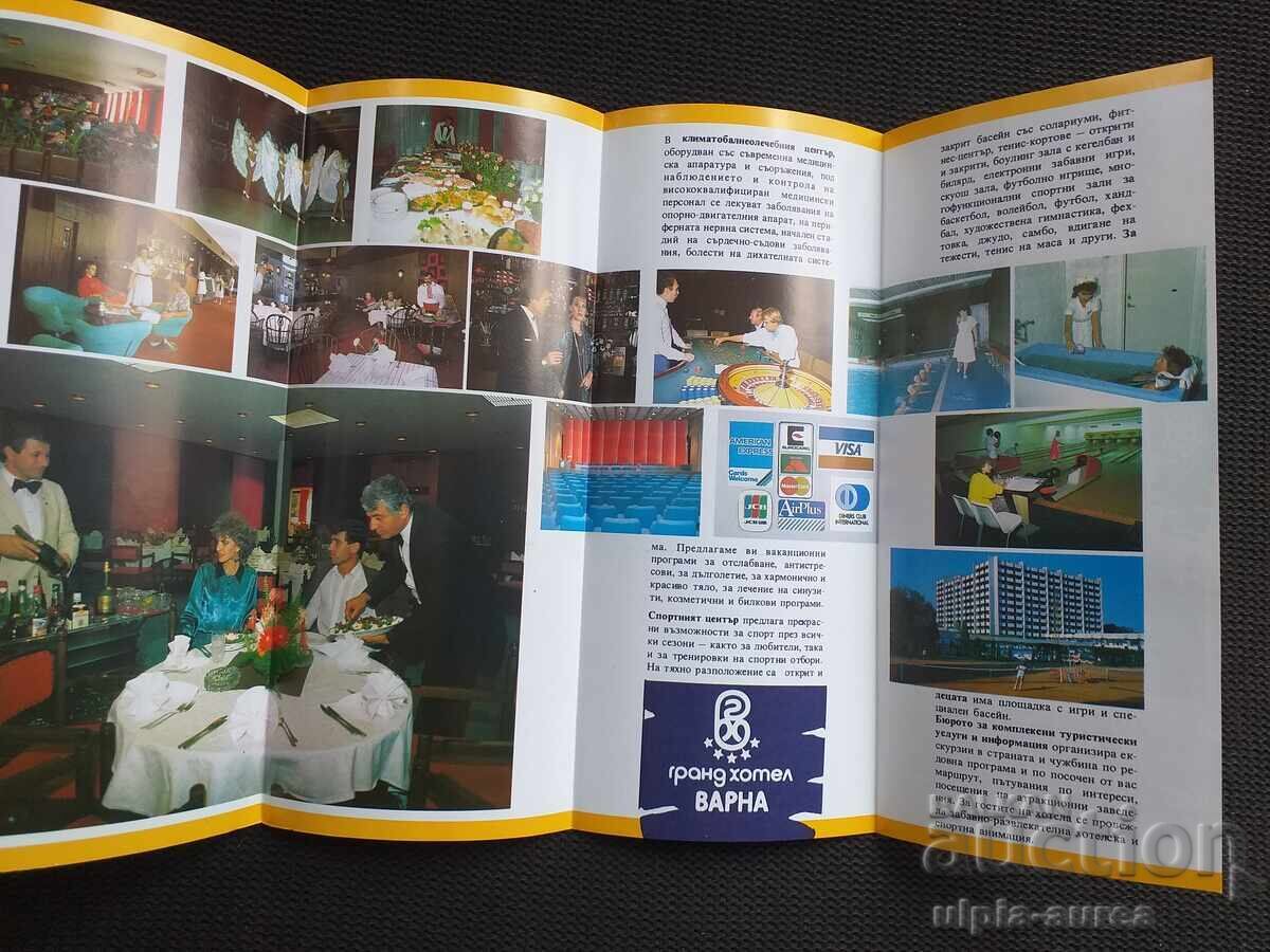 Auction Social brochure Auction Social brochure