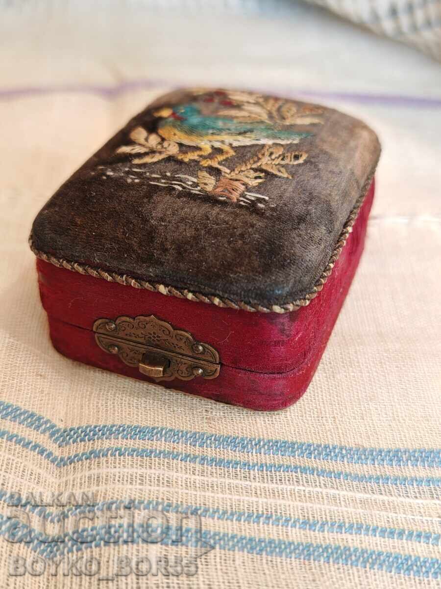 Beautiful Antique Princess Jewelry Box for Rings, 19th century with price 127.00 BGN | € 64.93 Beautiful Antique Princess Jewelry Box for Rings, 19th century with price 127.00 BGN | € 64.93