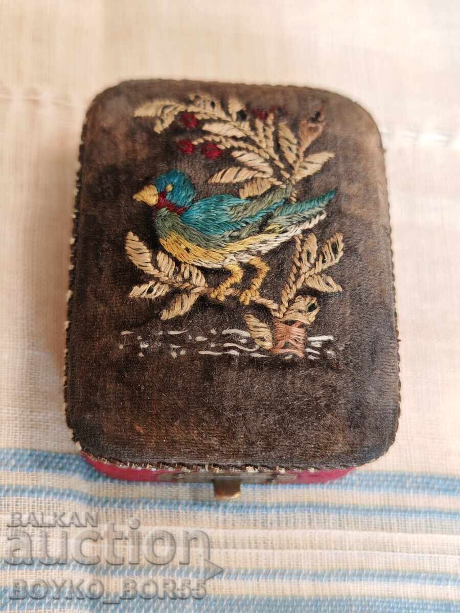 Delivery of Beautiful Antique Princess Jewelry Box for Rings, 19th century Delivery of Beautiful Antique Princess Jewelry Box for Rings, 19th century
