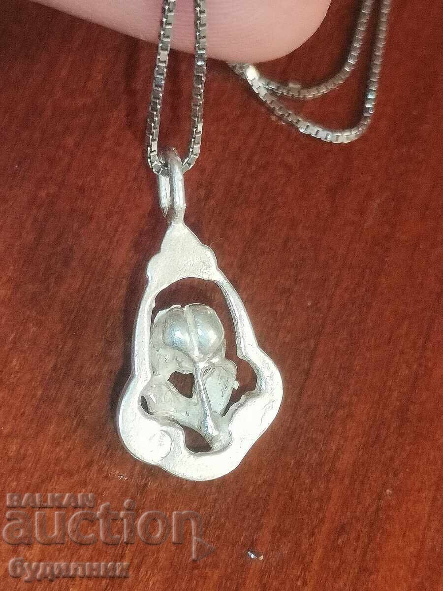 Delivery of Silver chain with pendant. 925 Sterling Silver. 49cm. Selling over 100