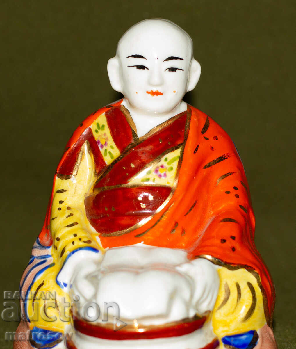 Διακοσμητική πορσελάνινη φιγούρα μοναχού με τιμή 100.00 BGN | € 51.13