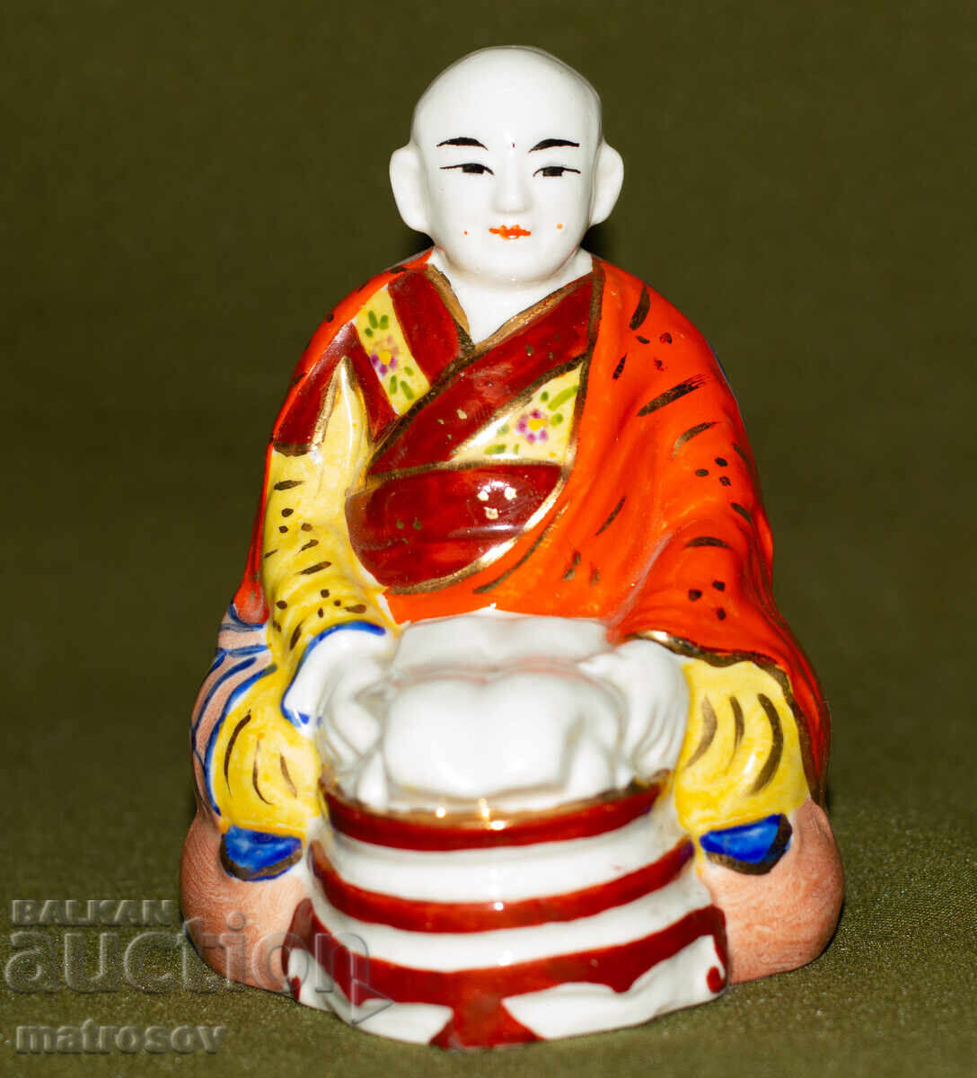 Διακοσμητική πορσελάνινη φιγούρα μοναχού