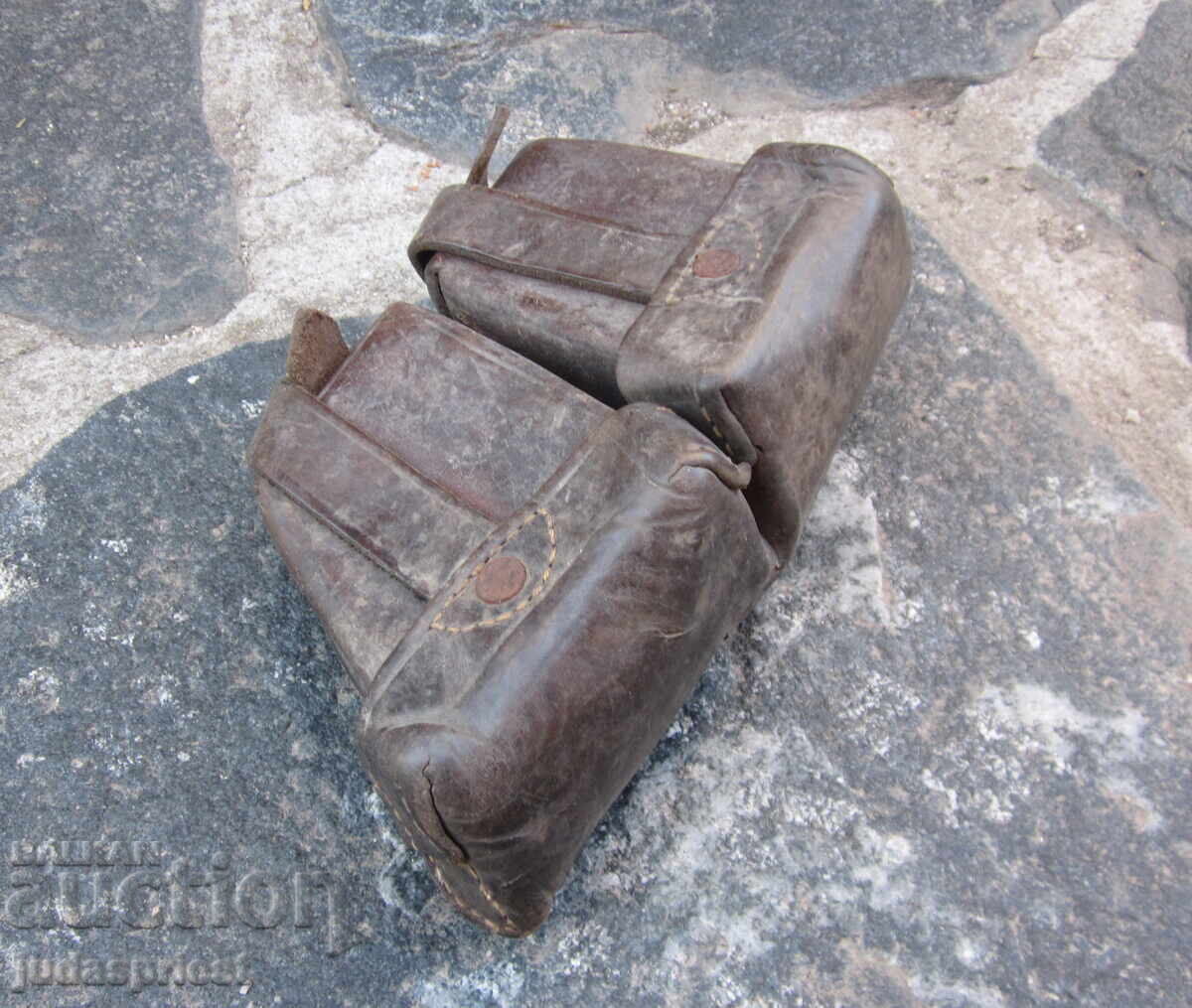 V.S.V. Tsarstvo Bŭlgariya Βουλγαρική Βασιλική Στρατιωτική Δερμάτινη Παλάσκα με τιμή 25.00 BGN | € 12.78 V.S.V. Tsarstvo Bŭlgariya Βουλγαρική Βασιλική Στρατιωτική Δερμάτινη Παλάσκα με τιμή 25.00 BGN | € 12.78