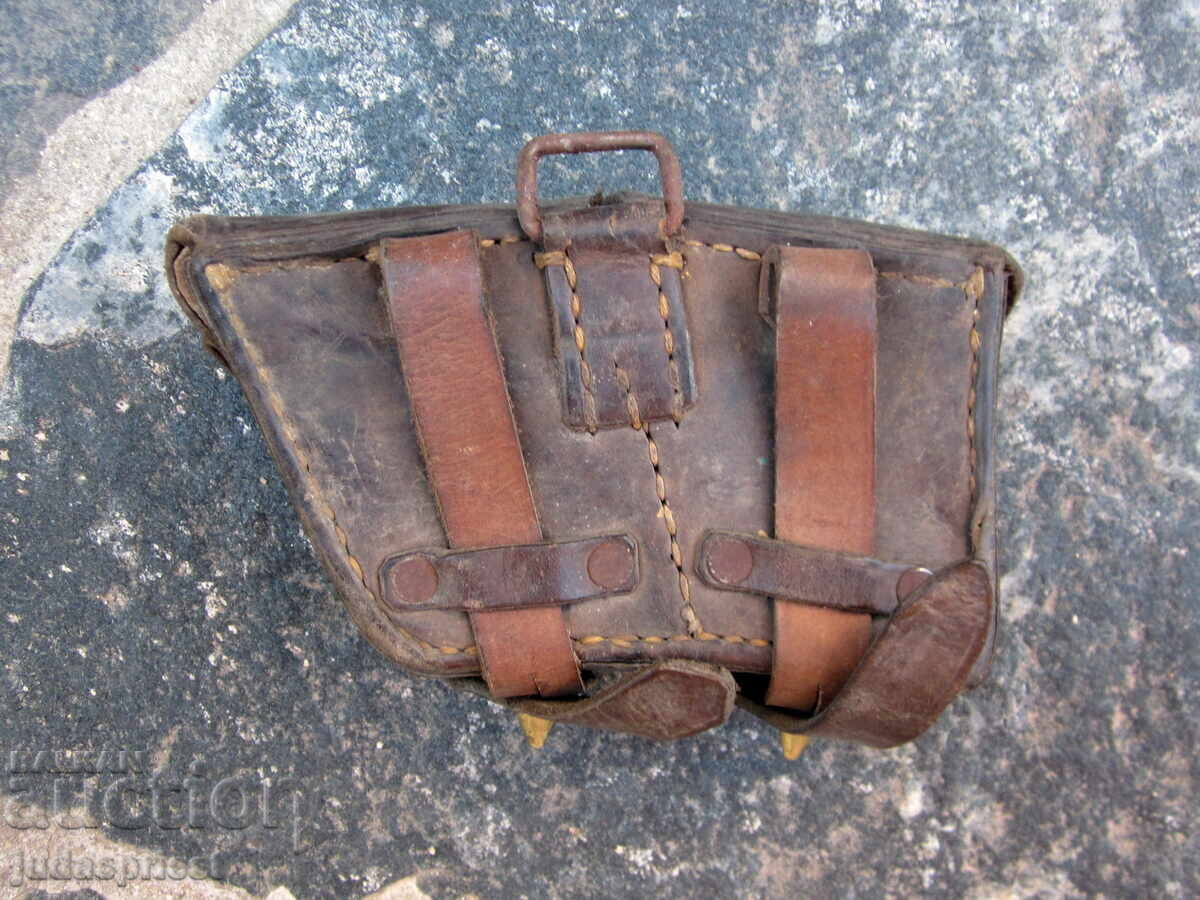 Δημοπρασία V.S.V. Tsarstvo Bŭlgariya Βουλγαρική Βασιλική Στρατιωτική Δερμάτινη Παλάσκα Δημοπρασία V.S.V. Tsarstvo Bŭlgariya Βουλγαρική Βασιλική Στρατιωτική Δερμάτινη Παλάσκα