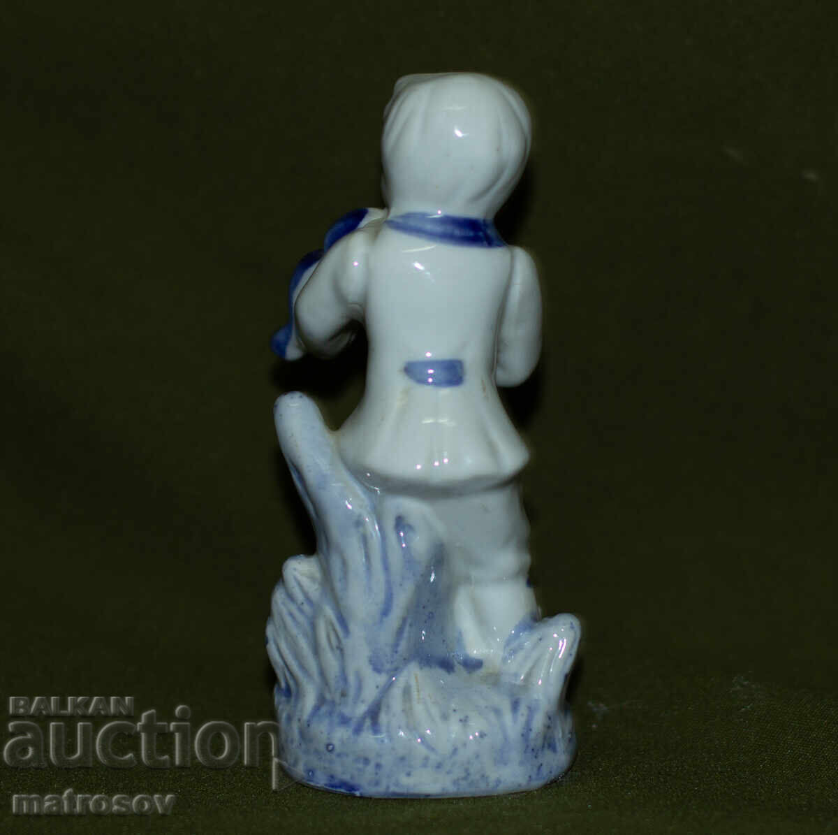 Δημοπρασία Παλιά πορσελάνινη φιγούρα αγοριού με βιολί