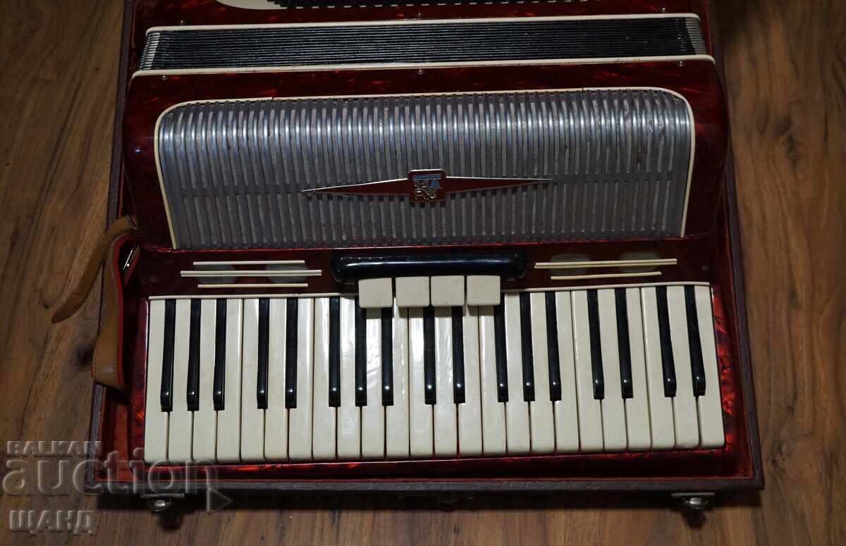 Lignatone Acordeon 120 basi instrument muzical excelent cu preț 600.00 BGN | € 306.78
