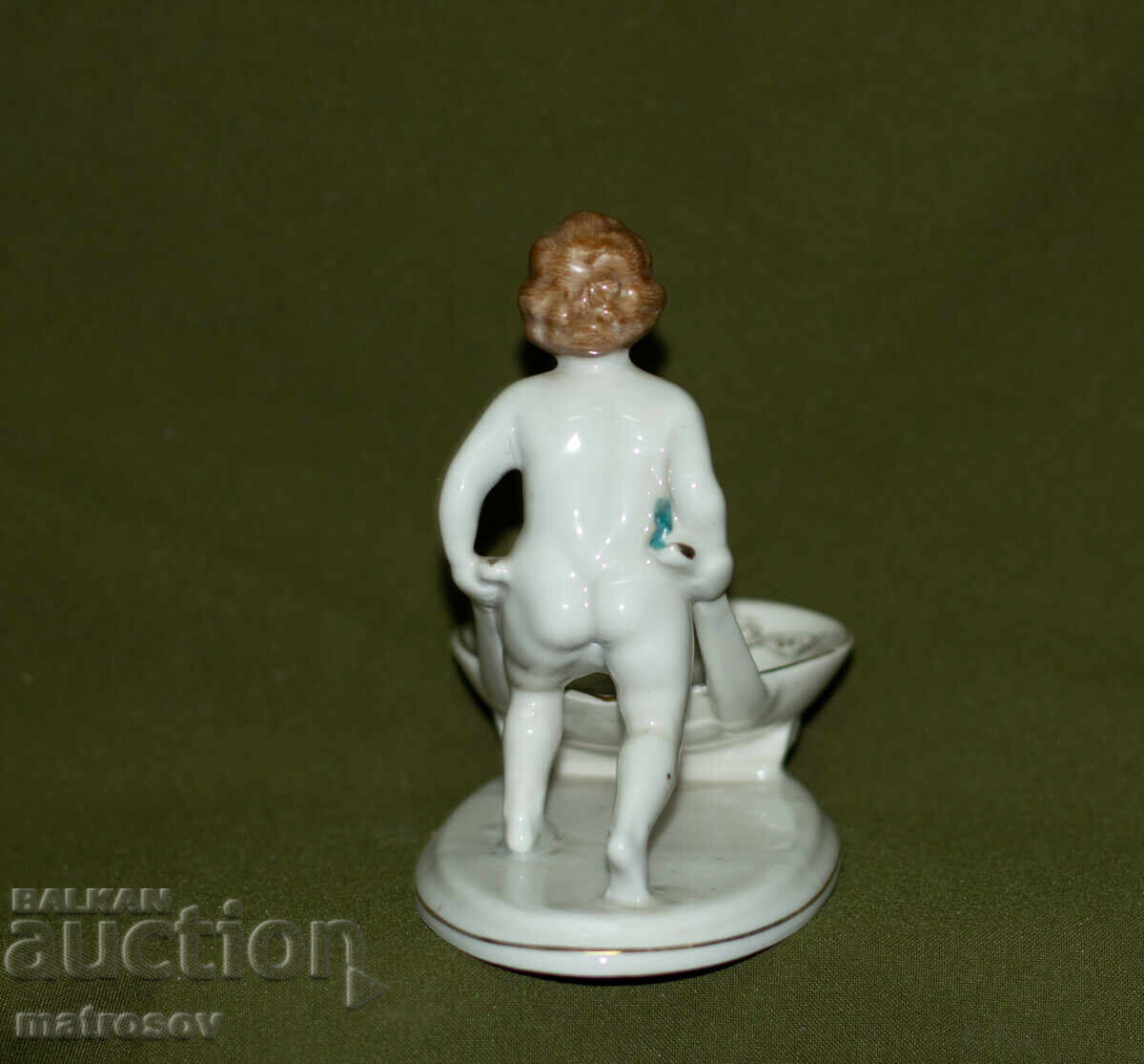 Παράδοση Παλιά βουλγάρικη πορσελάνινη φιγούρα αγοριού